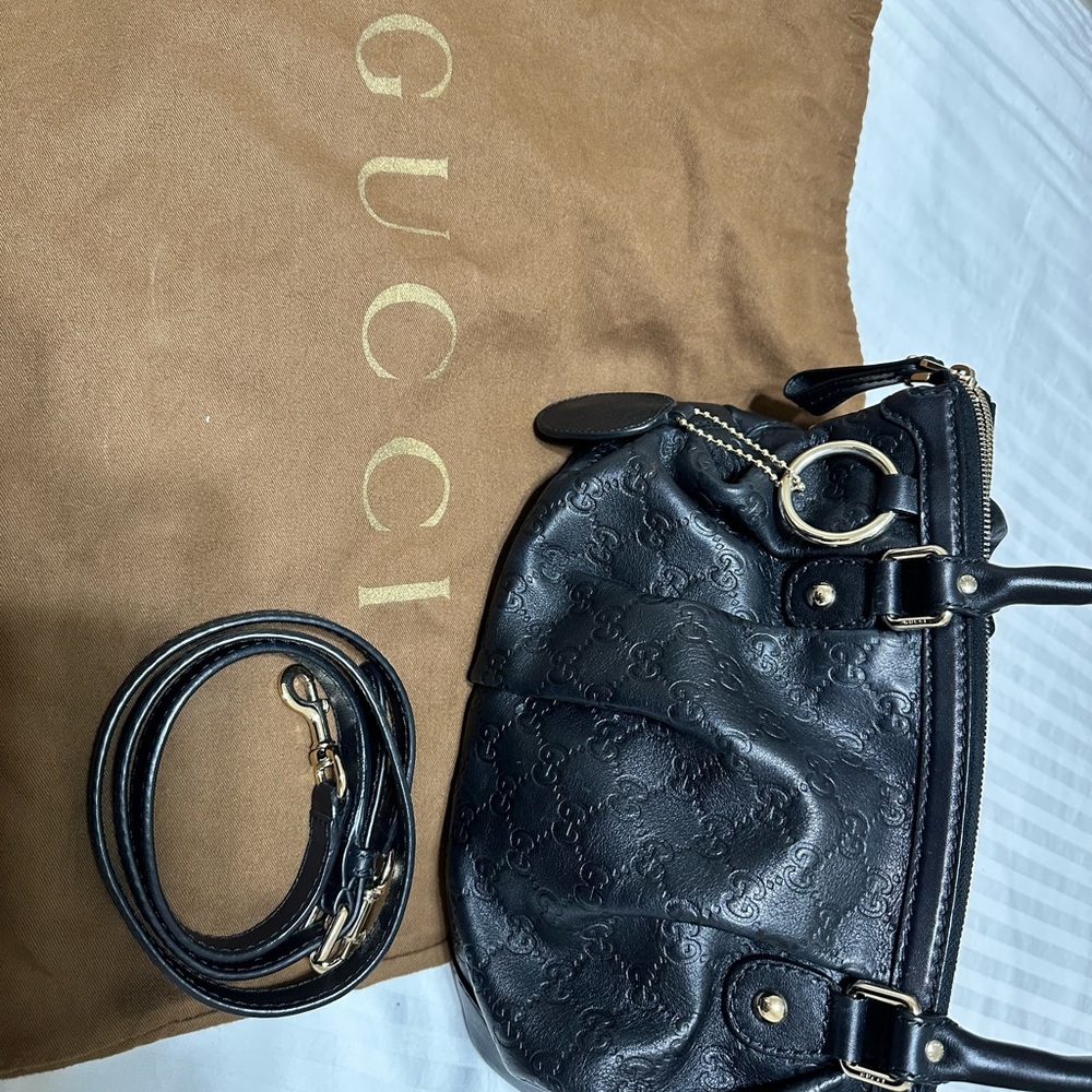 Gucci Black Leather Crossbody Bag with Textured Finish